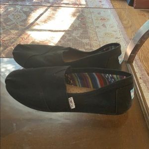 Women’s size 7.5 Tom’s gently used